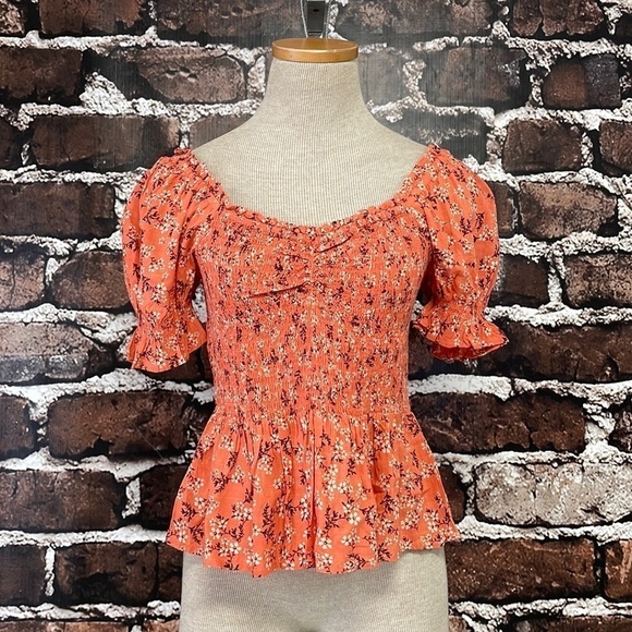 Bila 77 NWT Rowena Top Smocked Floral Coral Peplum Size Small S - Picture 4 of 16